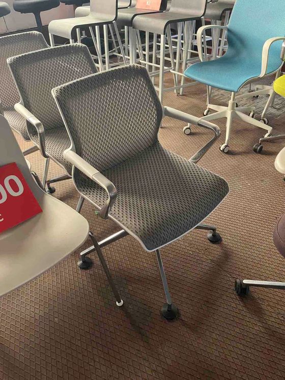 Vitra UNIX FOUR STAR - ICE GREY. Cena 4800 Kč + DPH.