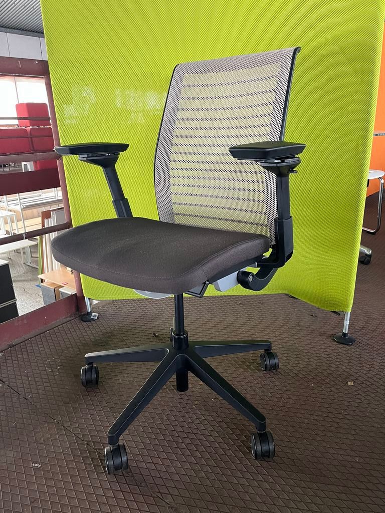 Kancel&aacute;řsk&aacute; židle Steelcase Think 2